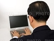 563976
