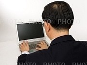 563978